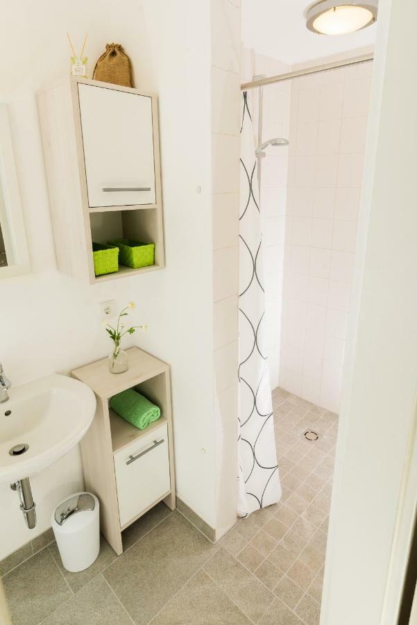 Weserwohnung - Bootshaus Urlaub Am Wasser 하멜른 외부 사진